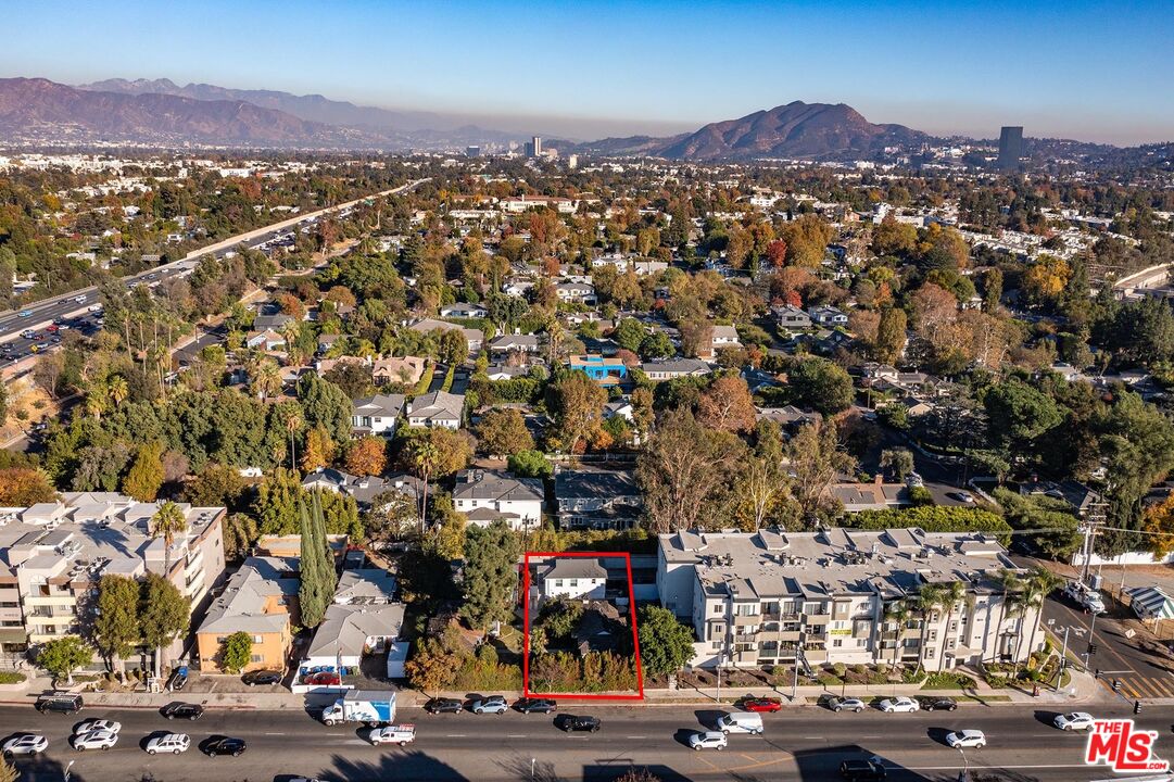 4522 Laurel Canyon Blvd