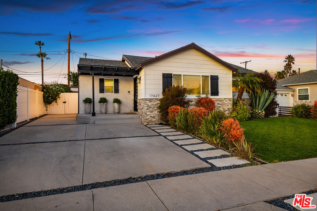 17627 Martha St