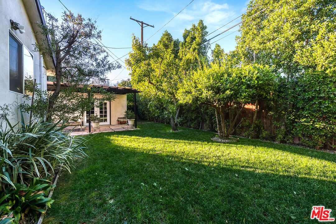 17627 Martha St