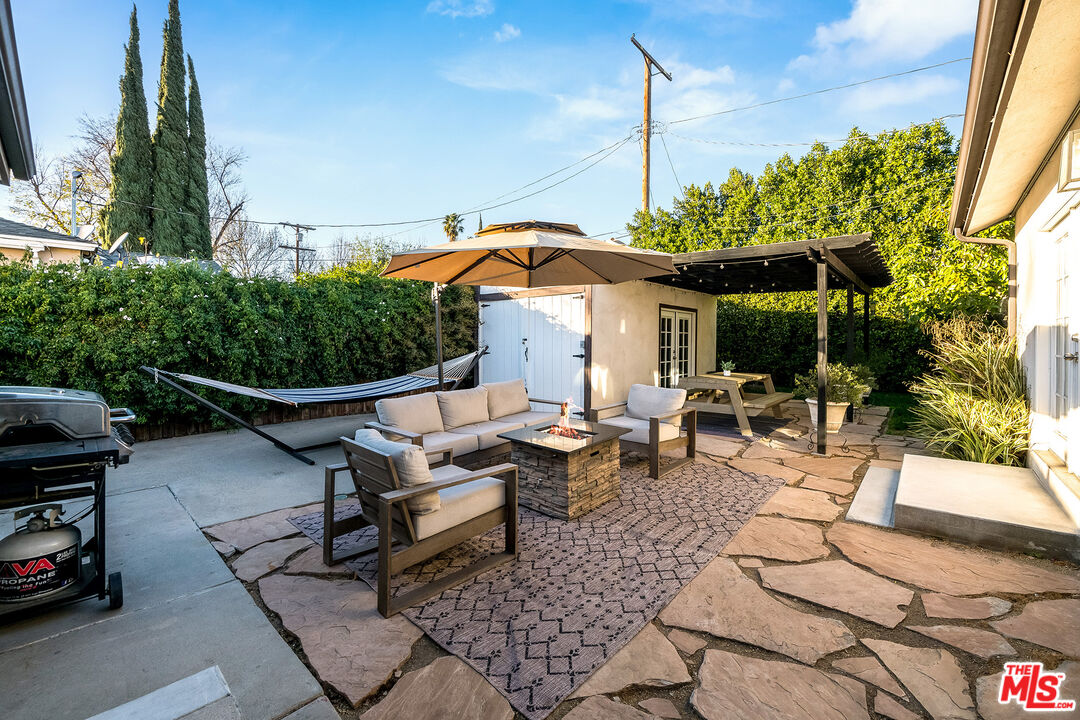 17627 Martha St