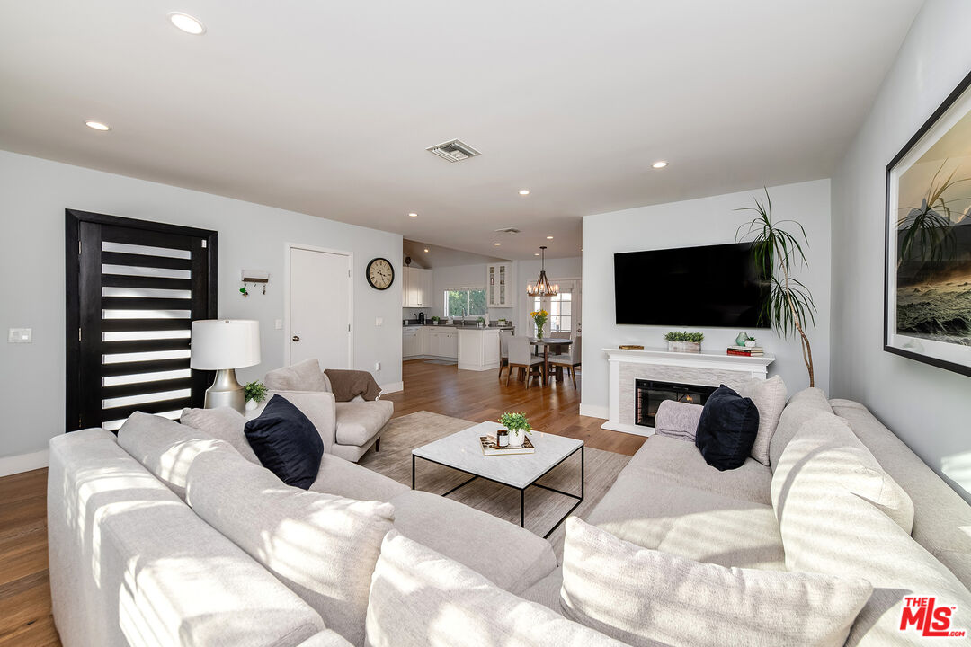 17627 Martha St