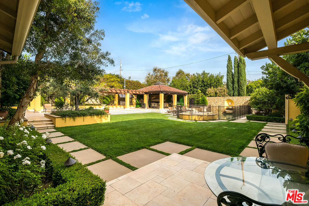 820 E Grinnell Dr