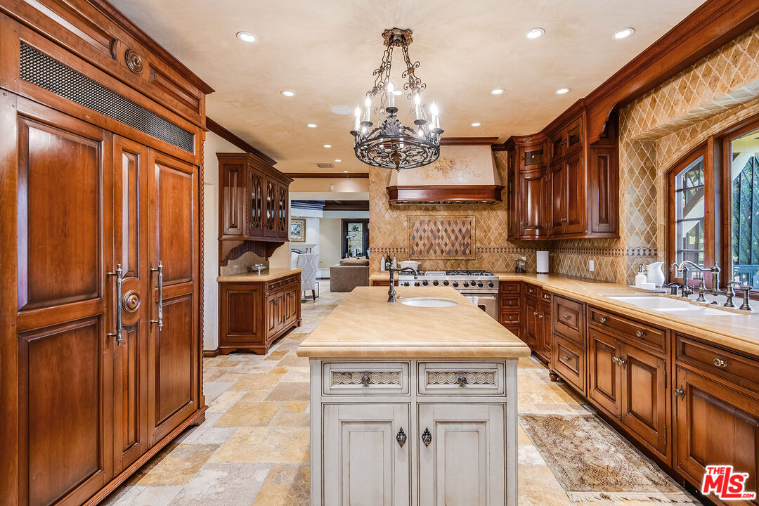 820 E Grinnell Dr