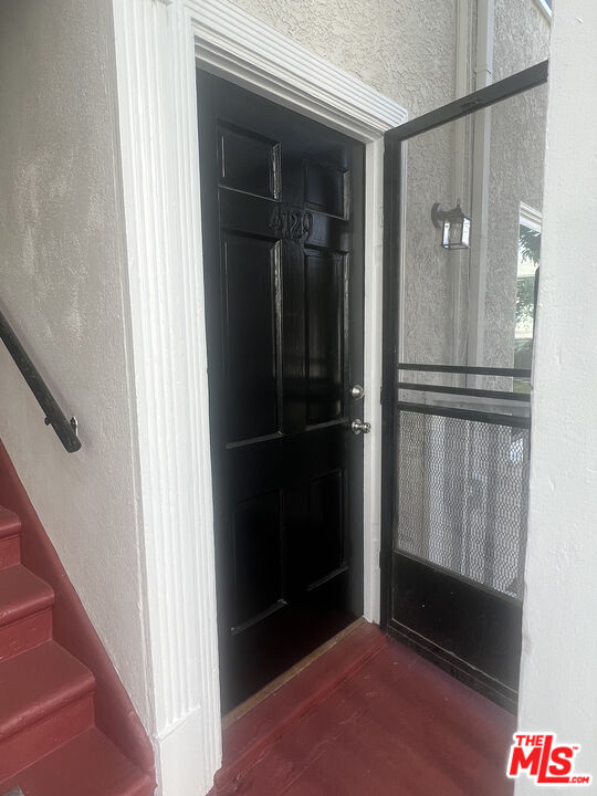 4127 W Toluca Lake Ave