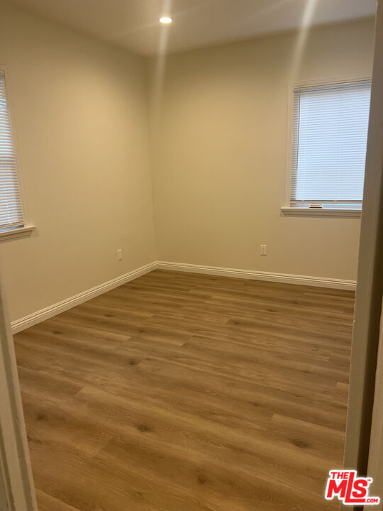 4127 W Toluca Lake Ave