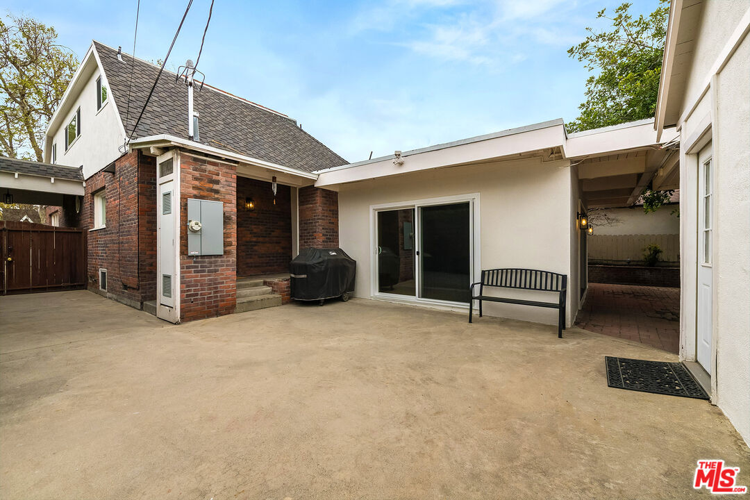 915 N Cordova St