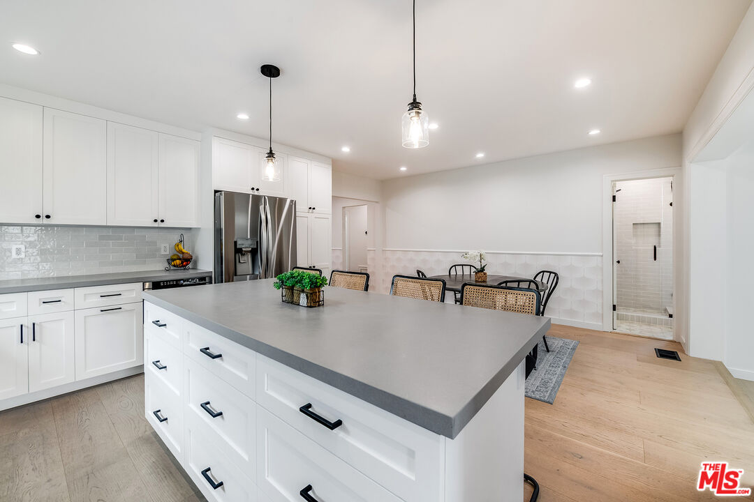 915 N Cordova St