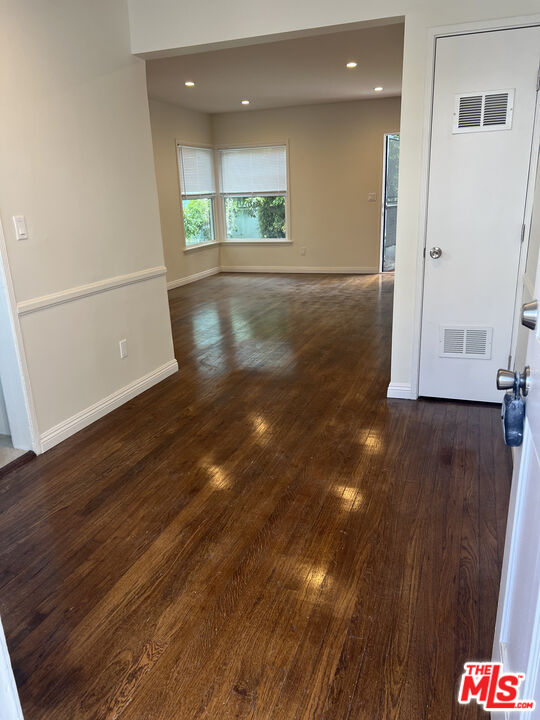 4129 W Toluca Lake Ave