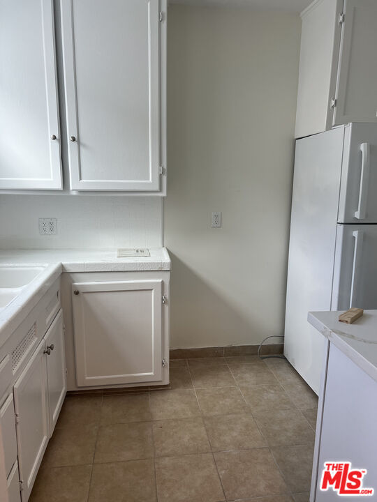 4129 W Toluca Lake Ave