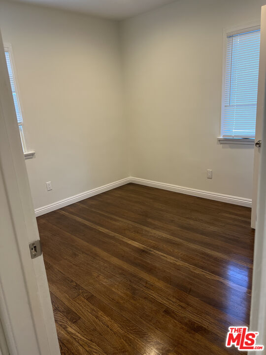 4129 W Toluca Lake Ave