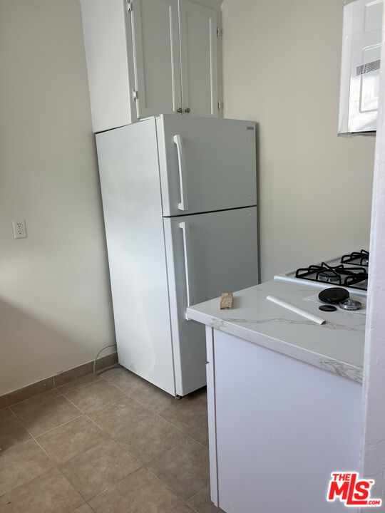 4129 W Toluca Lake Ave