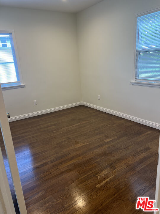 4129 W Toluca Lake Ave