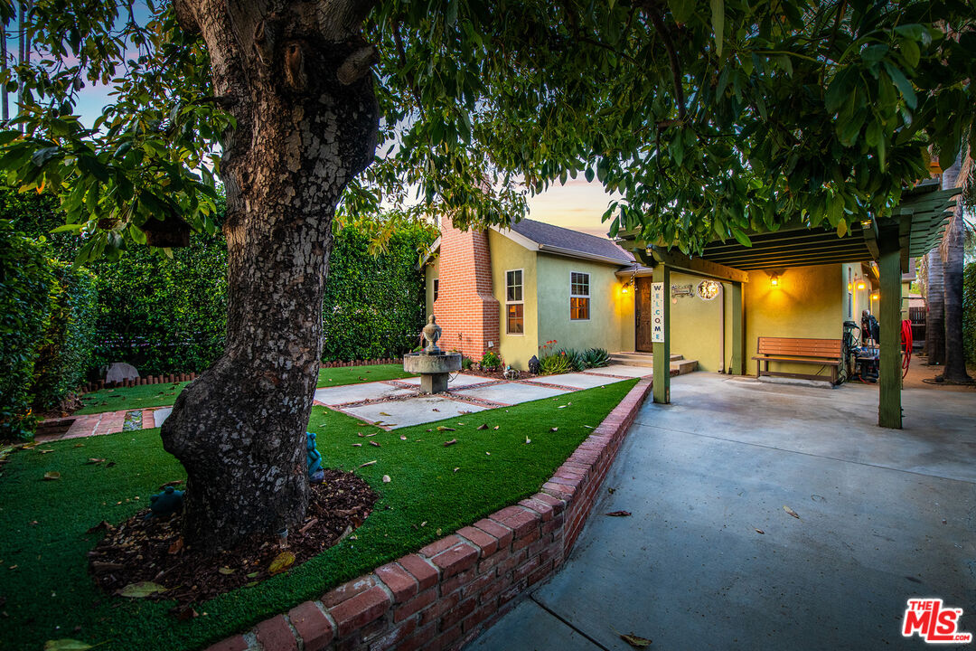 4016 Riverton Ave