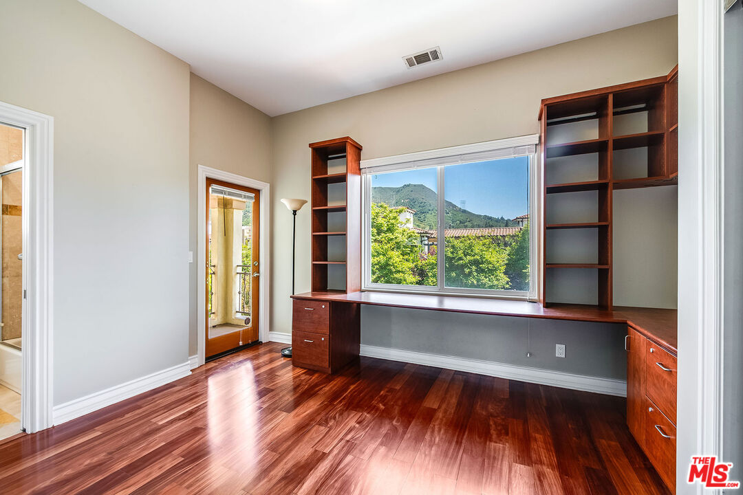 4125 W Hood Ave Unit: 101