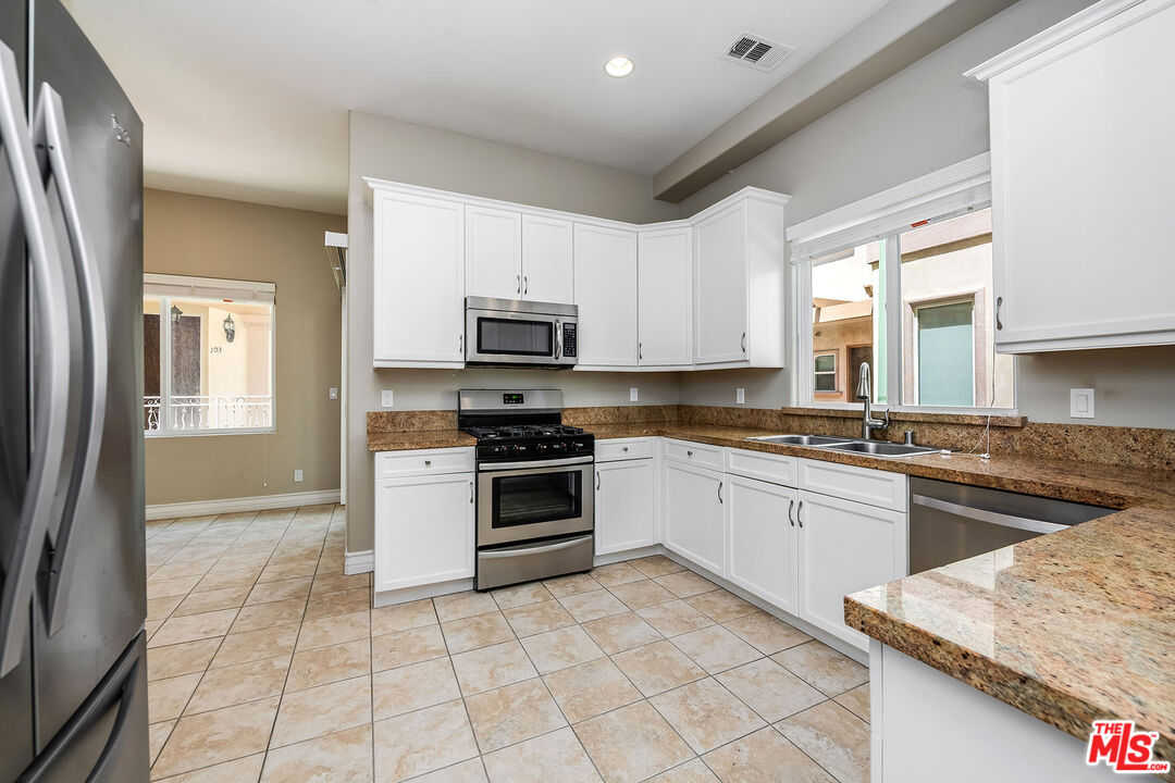 4125 W Hood Ave Unit: 101