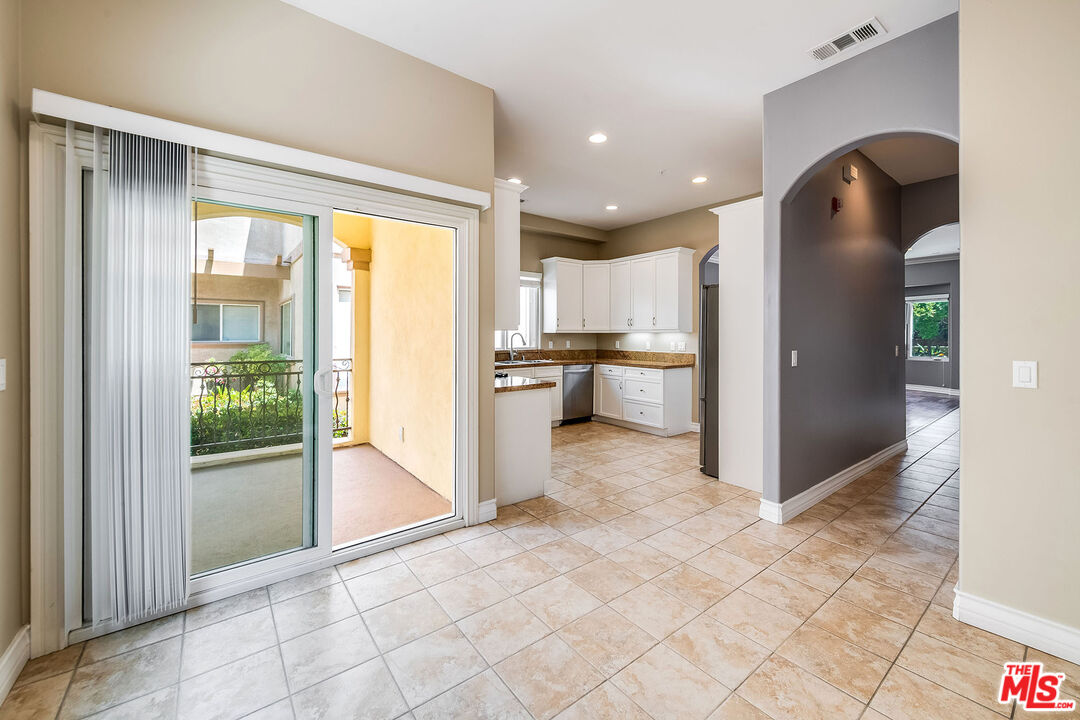 4125 W Hood Ave Unit: 101