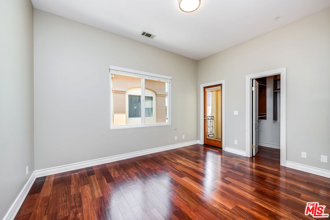 4125 W Hood Ave Unit: 101