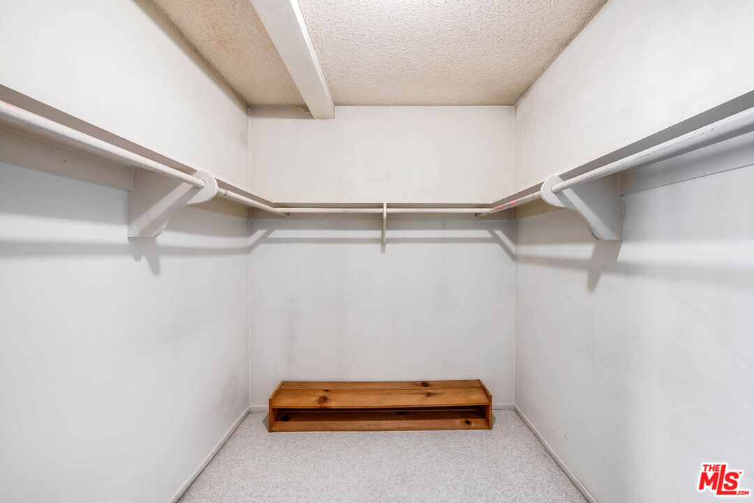 4331 W Sarah St Unit: 10