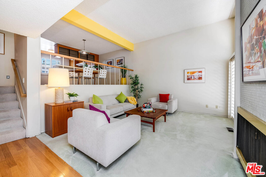 4331 W Sarah St Unit: 10
