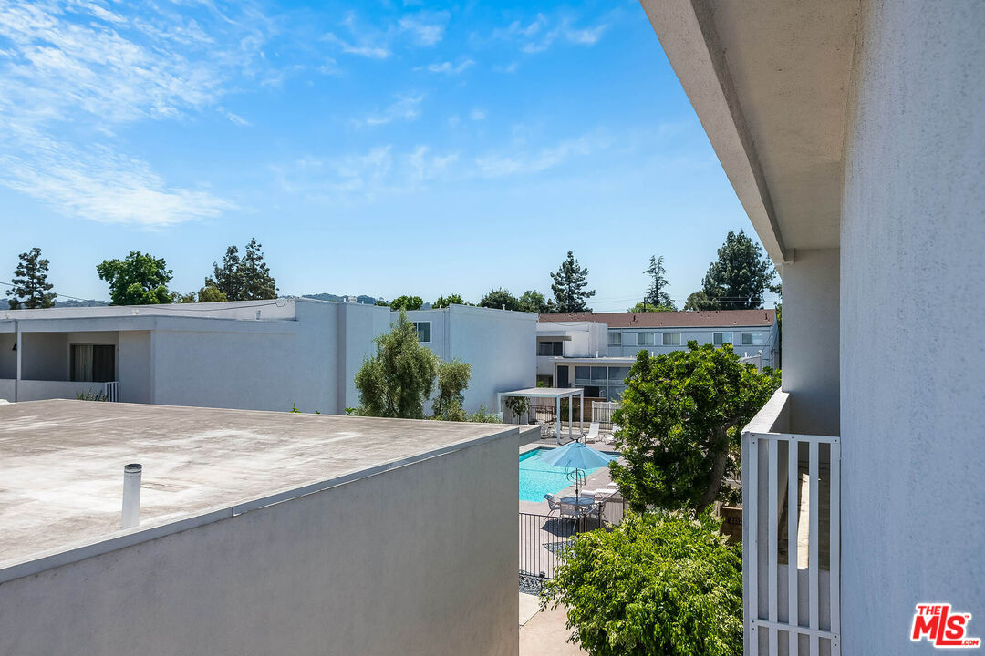 4331 W Sarah St Unit: 10