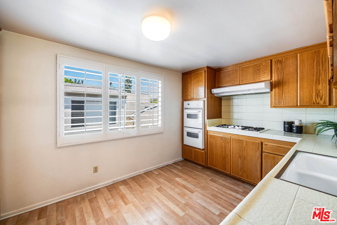 4331 W Sarah St Unit: 10