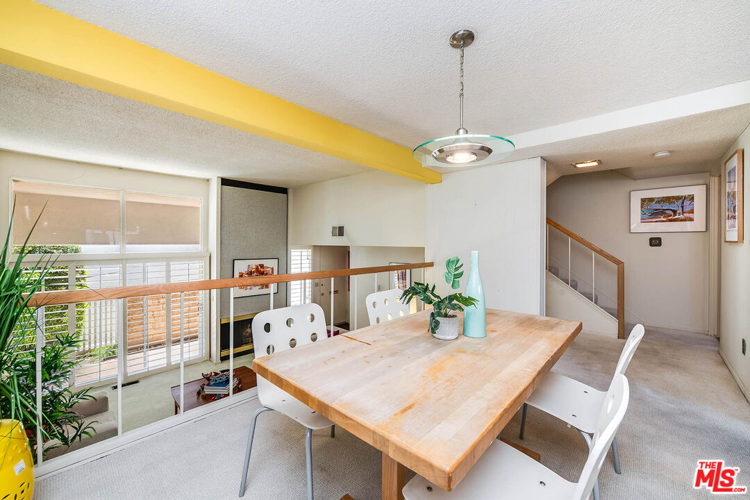 4331 W Sarah St Unit: 10