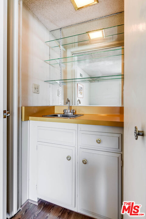 4331 W Sarah St Unit: 10