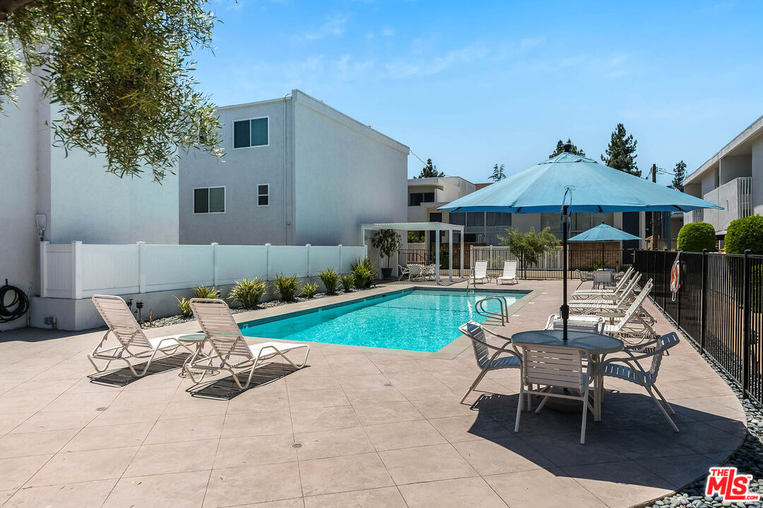 4331 W Sarah St Unit: 10