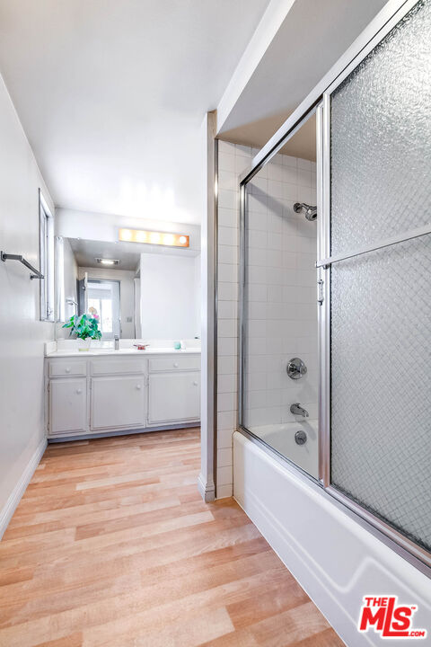 4331 W Sarah St Unit: 10