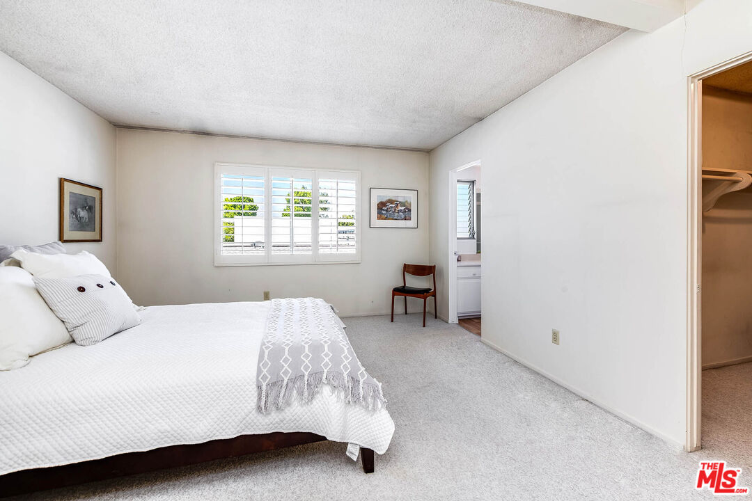 4331 W Sarah St Unit: 10