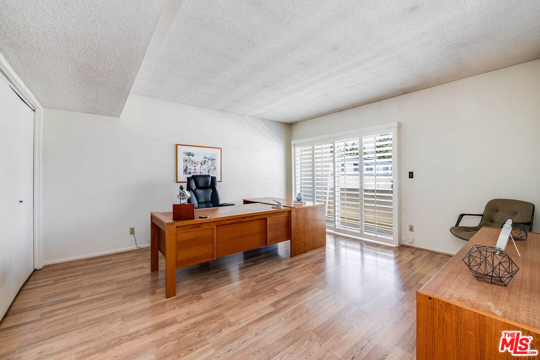4331 W Sarah St Unit: 10