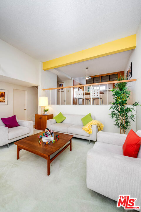 4331 W Sarah St Unit: 10