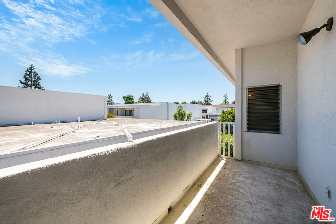 4331 W Sarah St Unit: 10