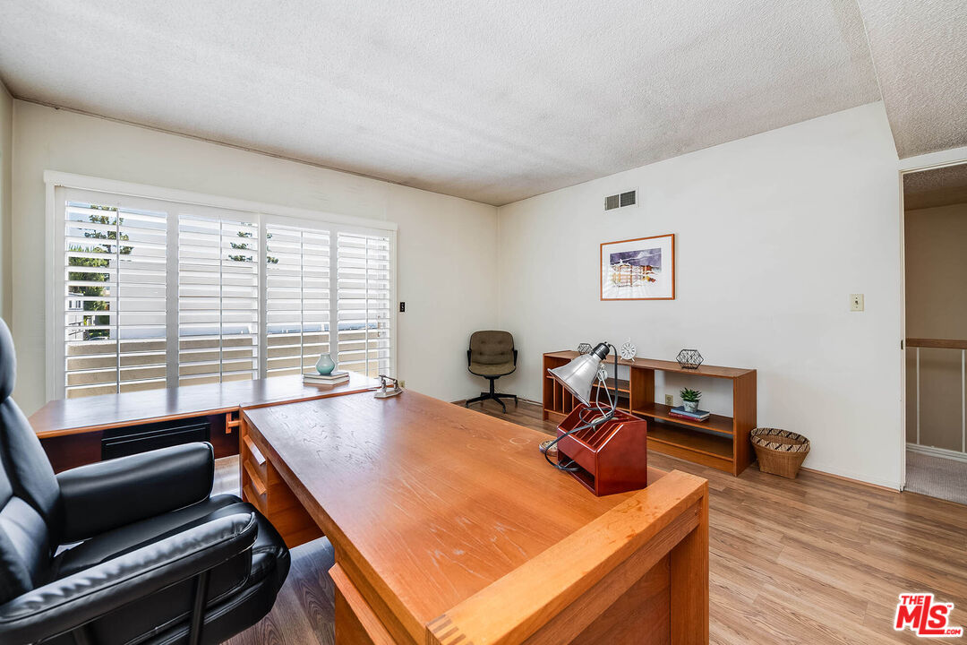 4331 W Sarah St Unit: 10