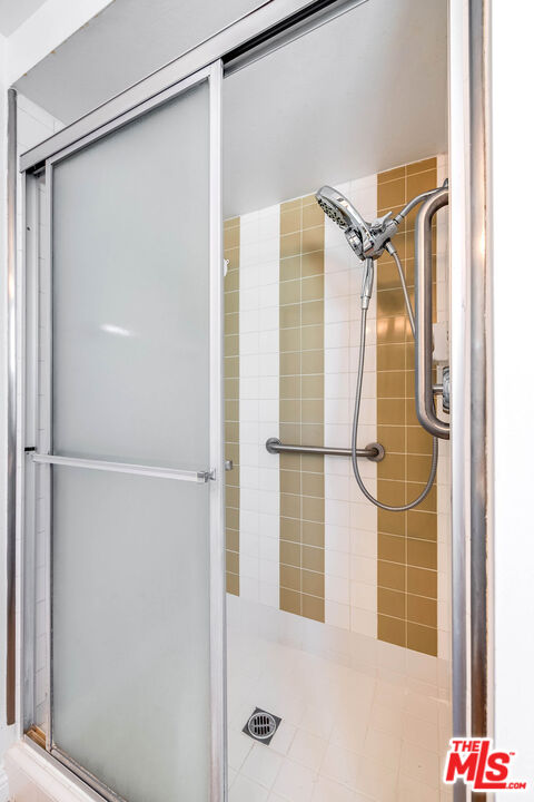 4331 W Sarah St Unit: 10