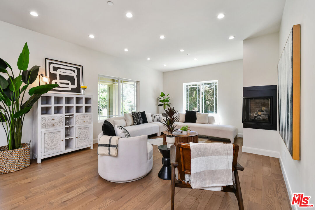 29677 Mulholland Hwy