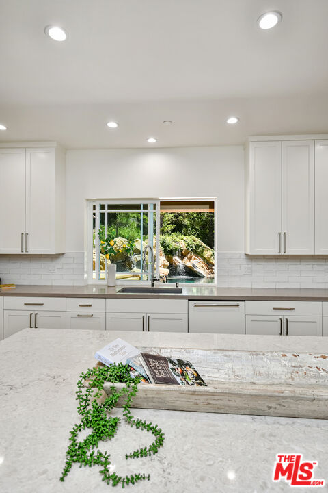 29677 Mulholland Hwy