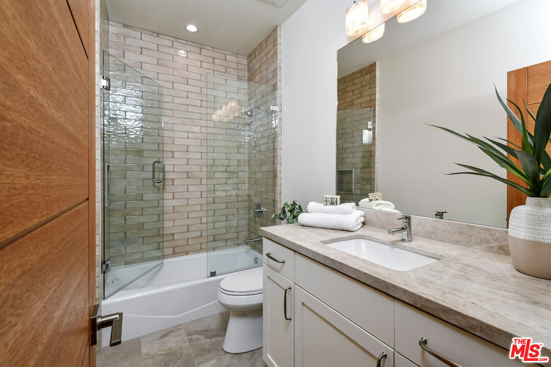 29677 Mulholland Hwy