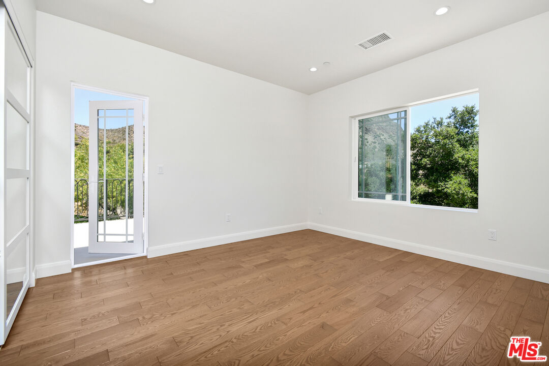 29677 Mulholland Hwy