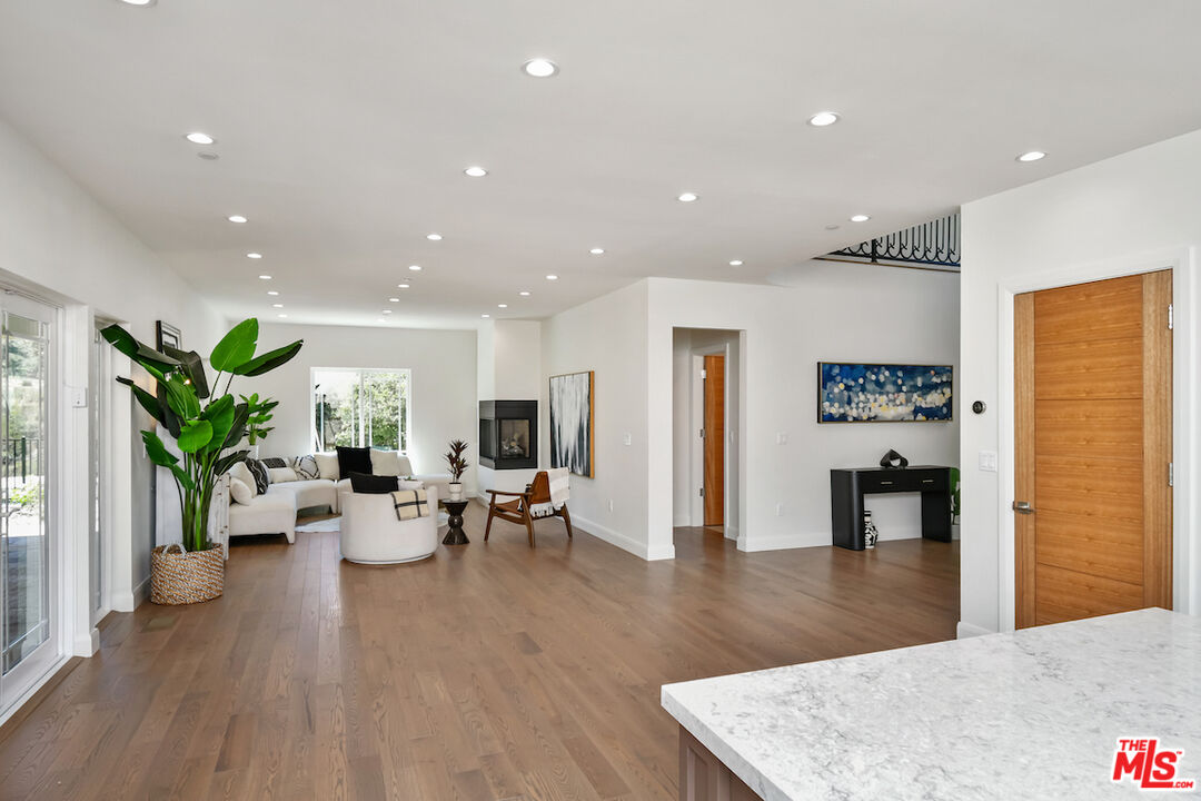 29677 Mulholland Hwy