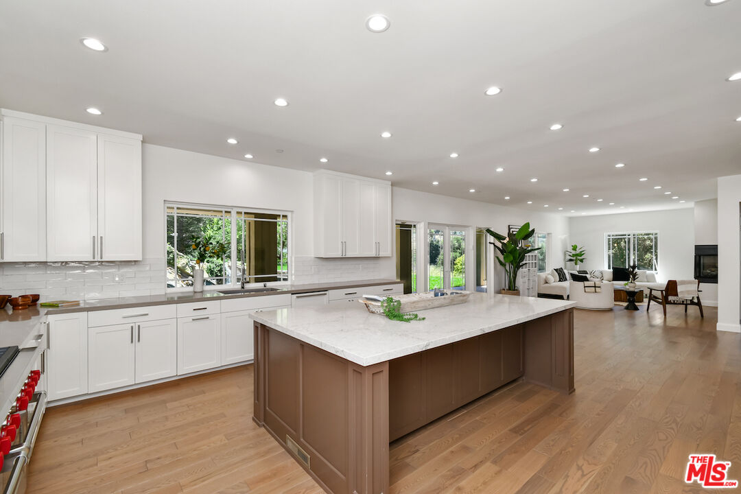 29677 Mulholland Hwy