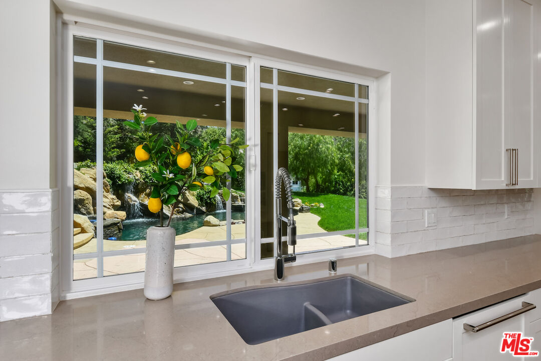 29677 Mulholland Hwy