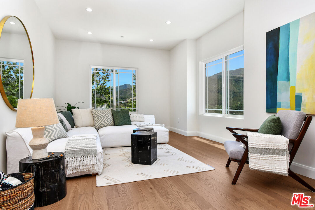 29677 Mulholland Hwy