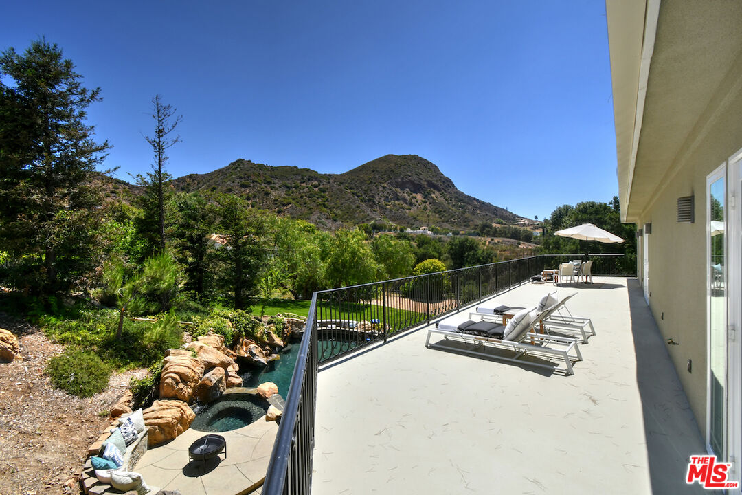 29677 Mulholland Hwy
