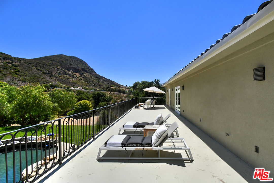 29677 Mulholland Hwy