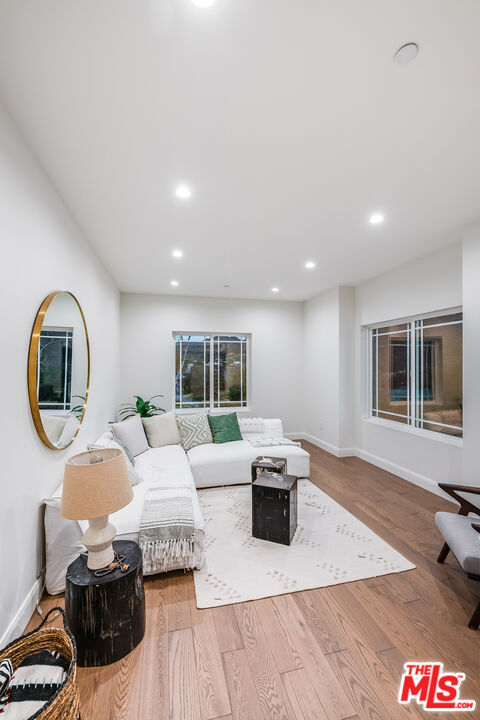 29677 Mulholland Hwy