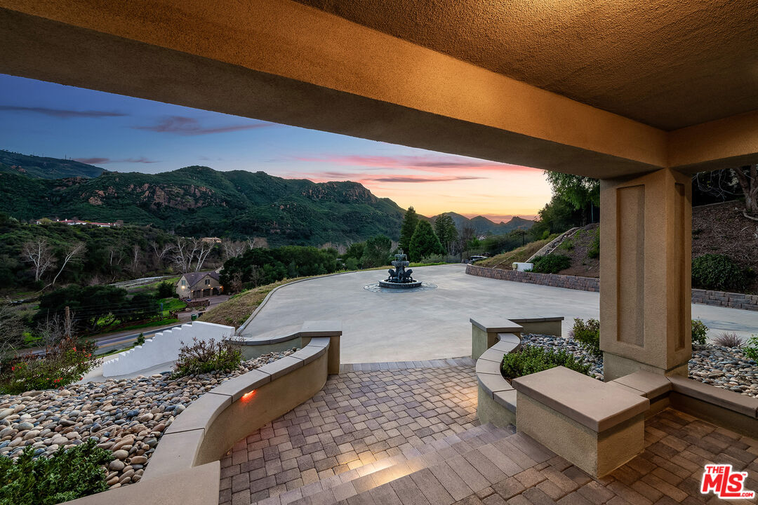 29677 Mulholland Hwy
