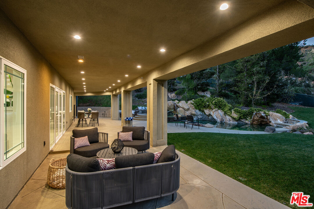 29677 Mulholland Hwy