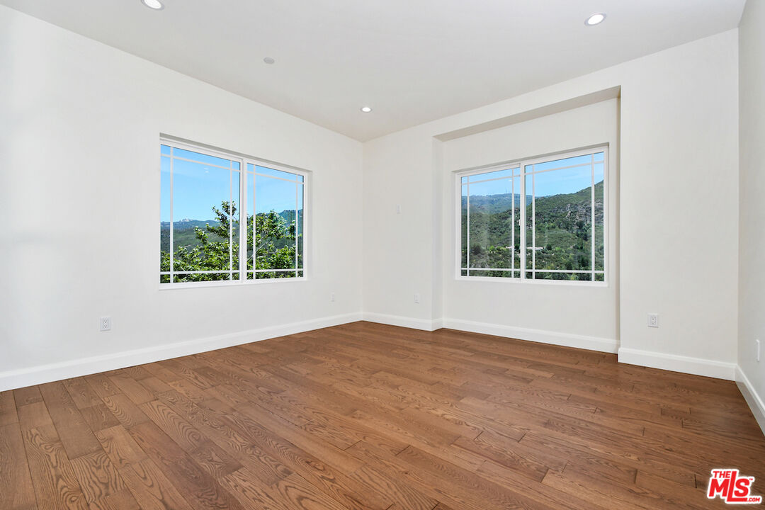 29677 Mulholland Hwy