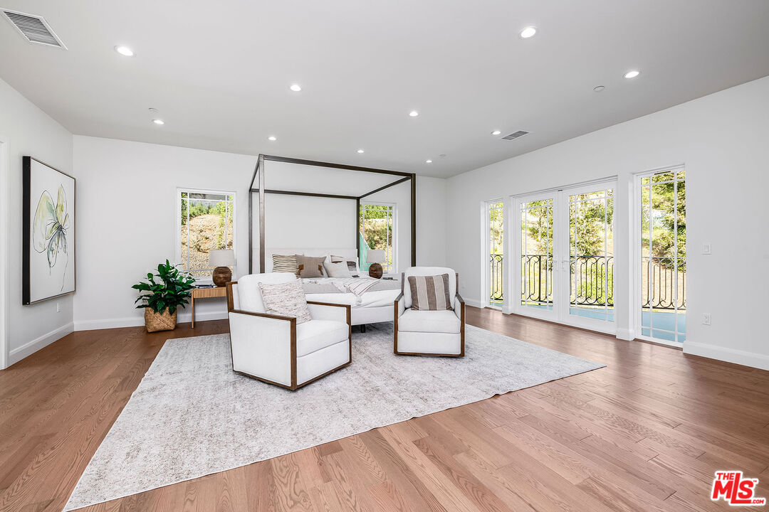 29677 Mulholland Hwy